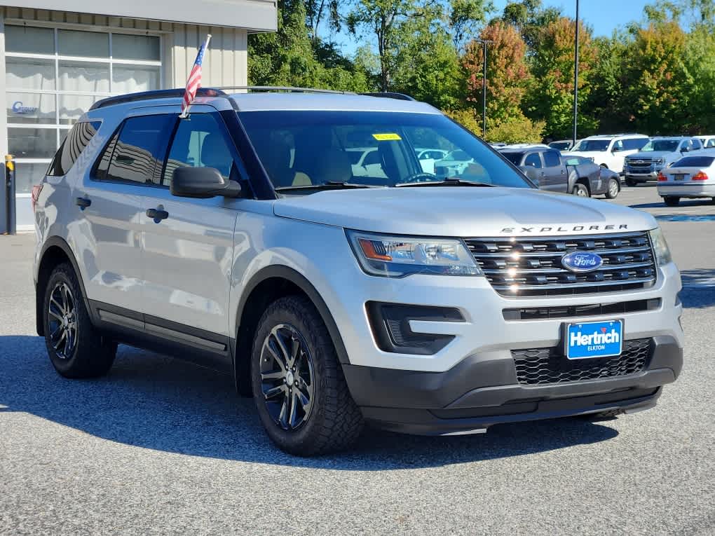 2017 Ford Explorer Base photo 2