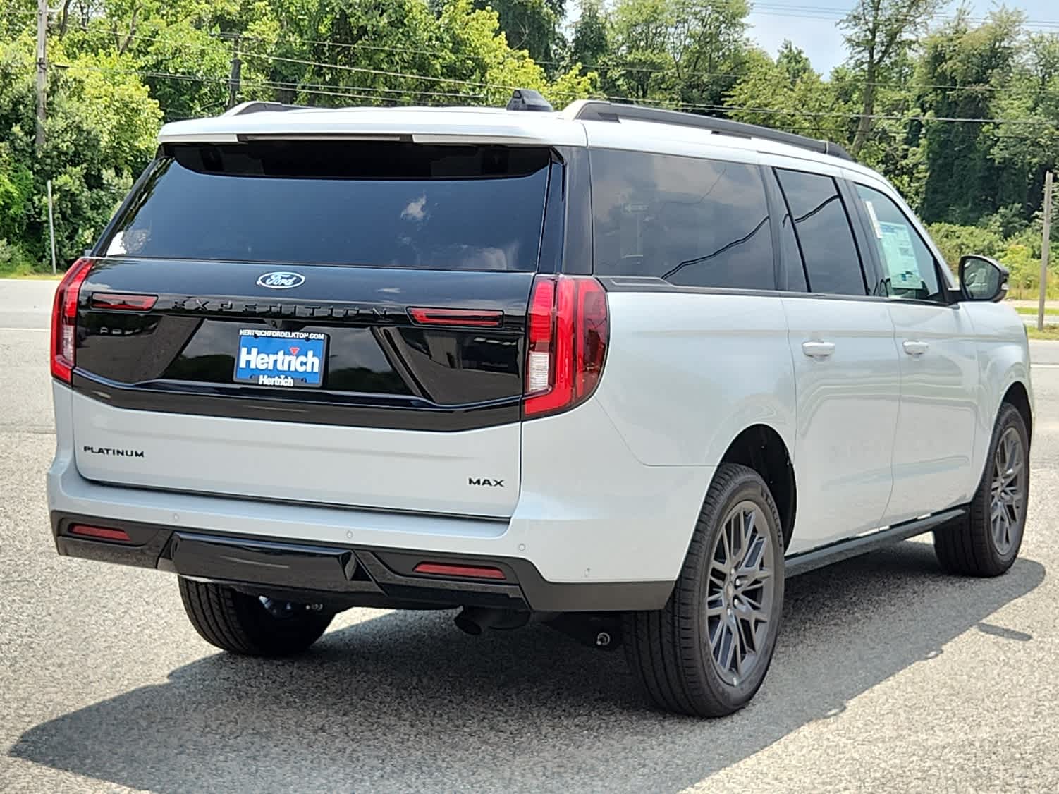 2025 Ford Expedition Platinum MAX photo 3