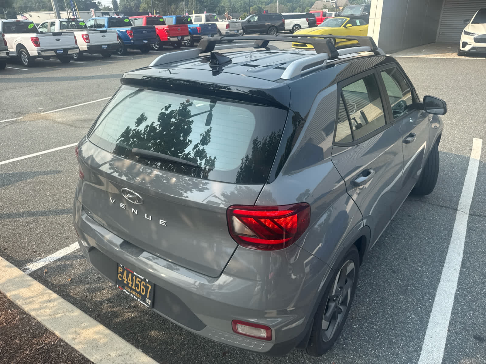 2022 Hyundai Venue SEL Limited photo 2