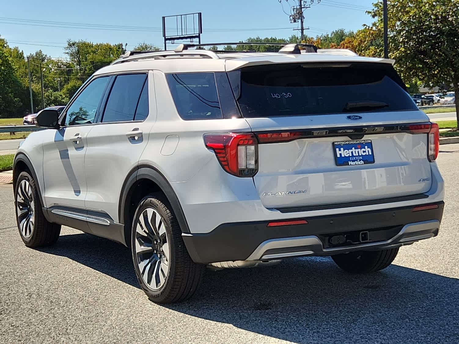 2025 Ford Explorer Platinum photo 4