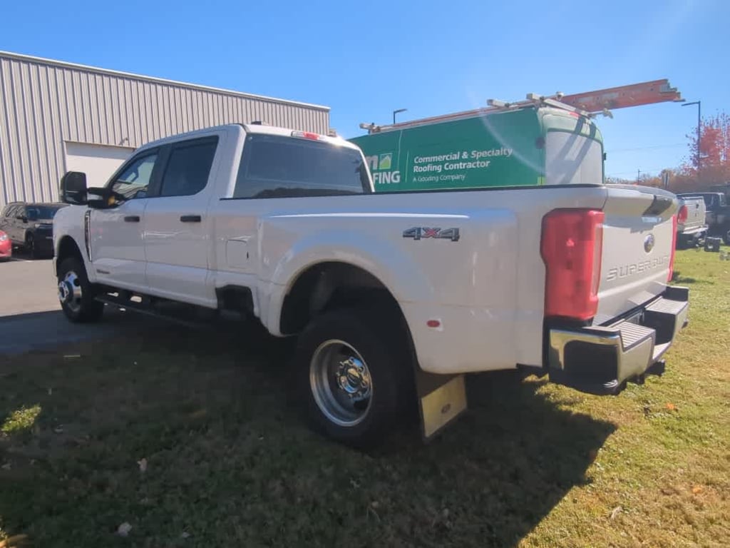 Used 2023 Ford Super Duty F-350 DRW XL 4WD Crew Cab 8 Box Truck Crew Cab