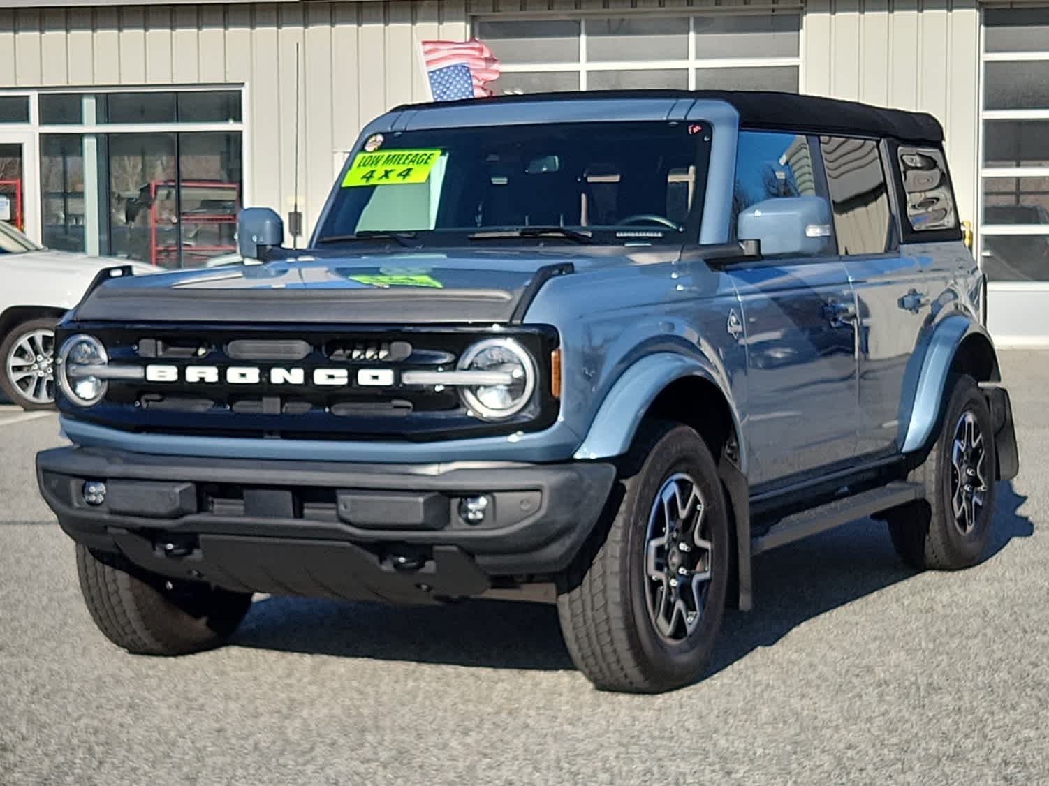 2023 Ford Bronco 4-Door Outer Banks's photo