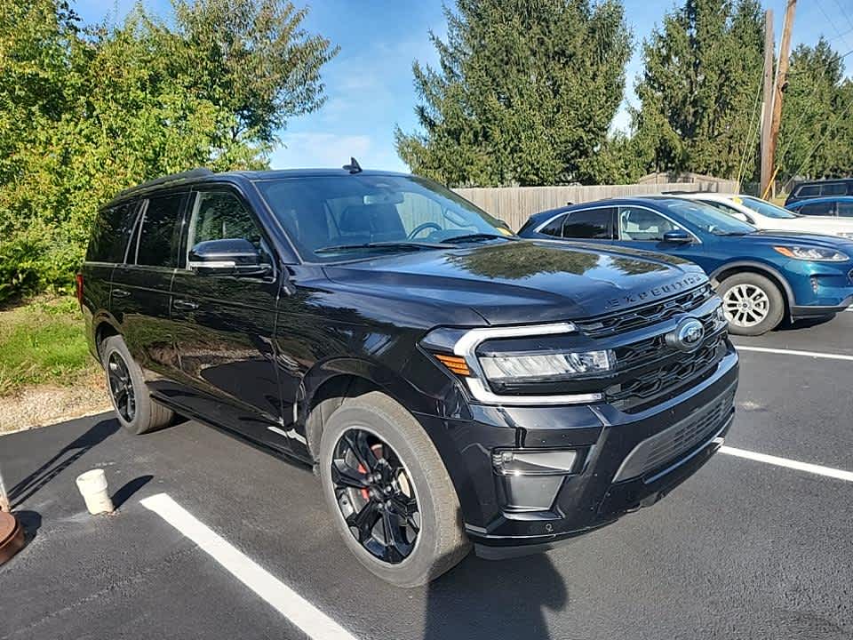2022 Ford Expedition Limited photo 2