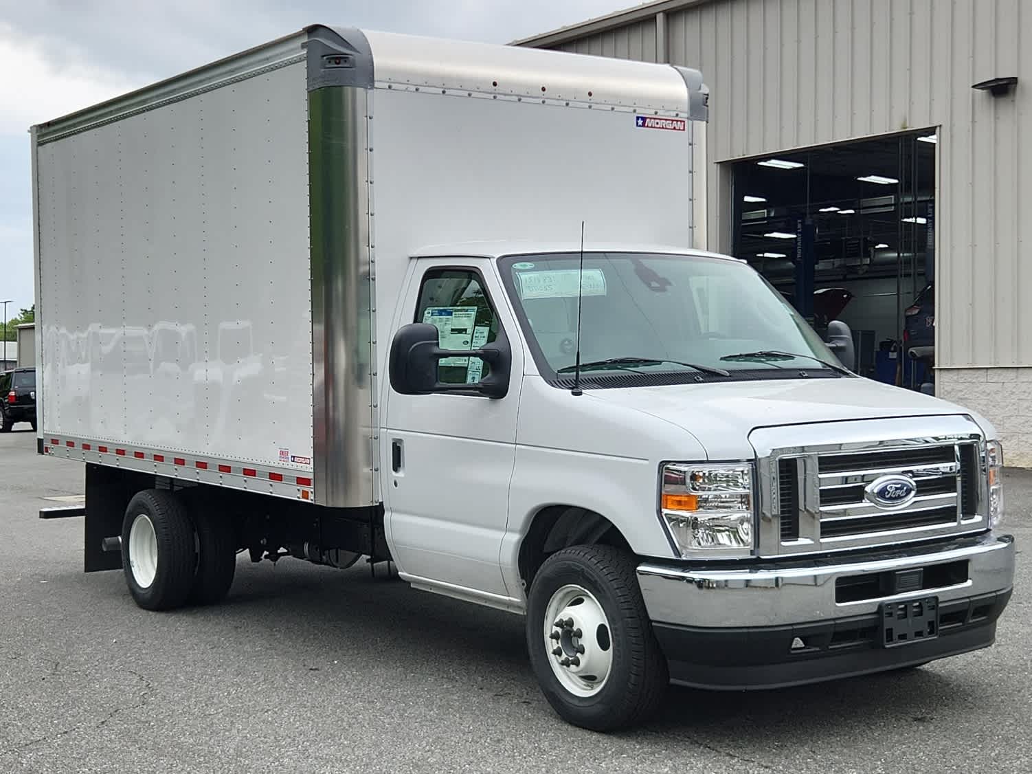 2025 Ford E-350 photo 2