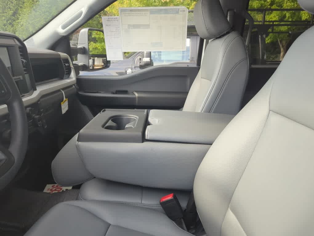 2025 Ford F-550 XL photo 4