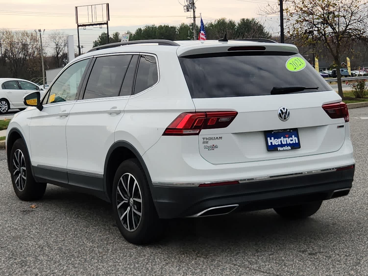 2021 Volkswagen Tiguan SE photo 3
