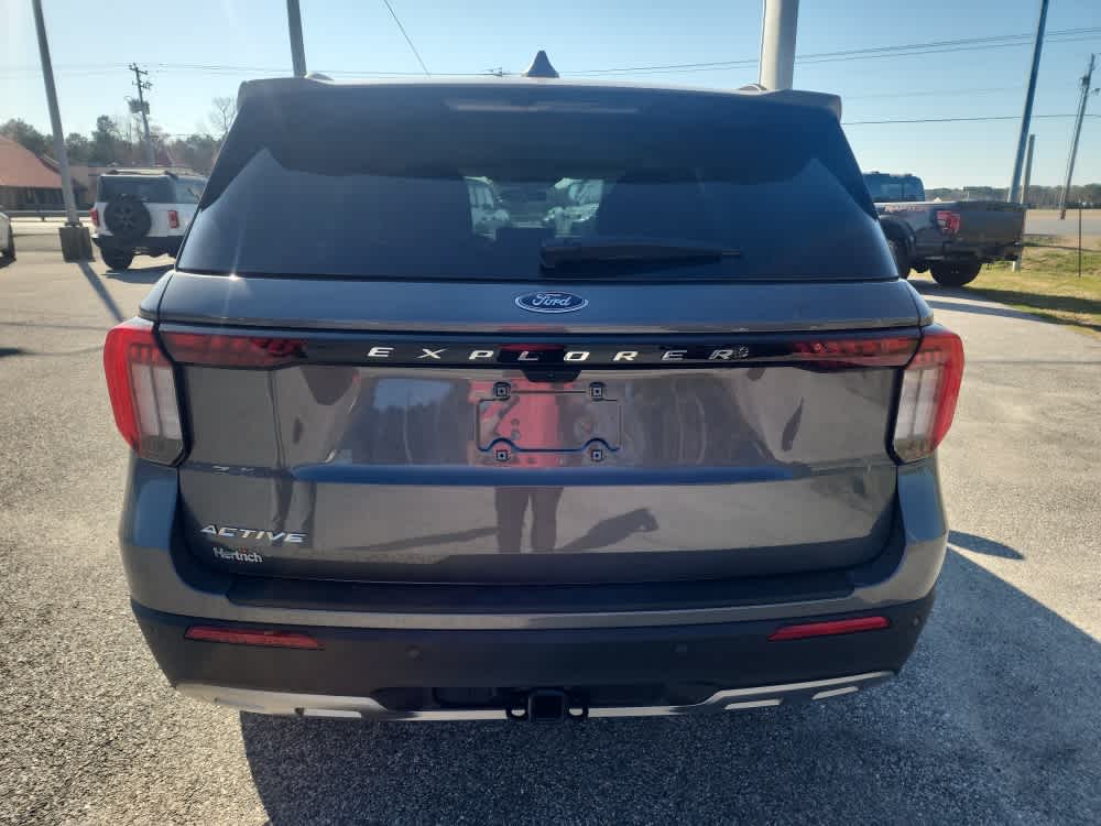 2025 Ford Explorer photo 4