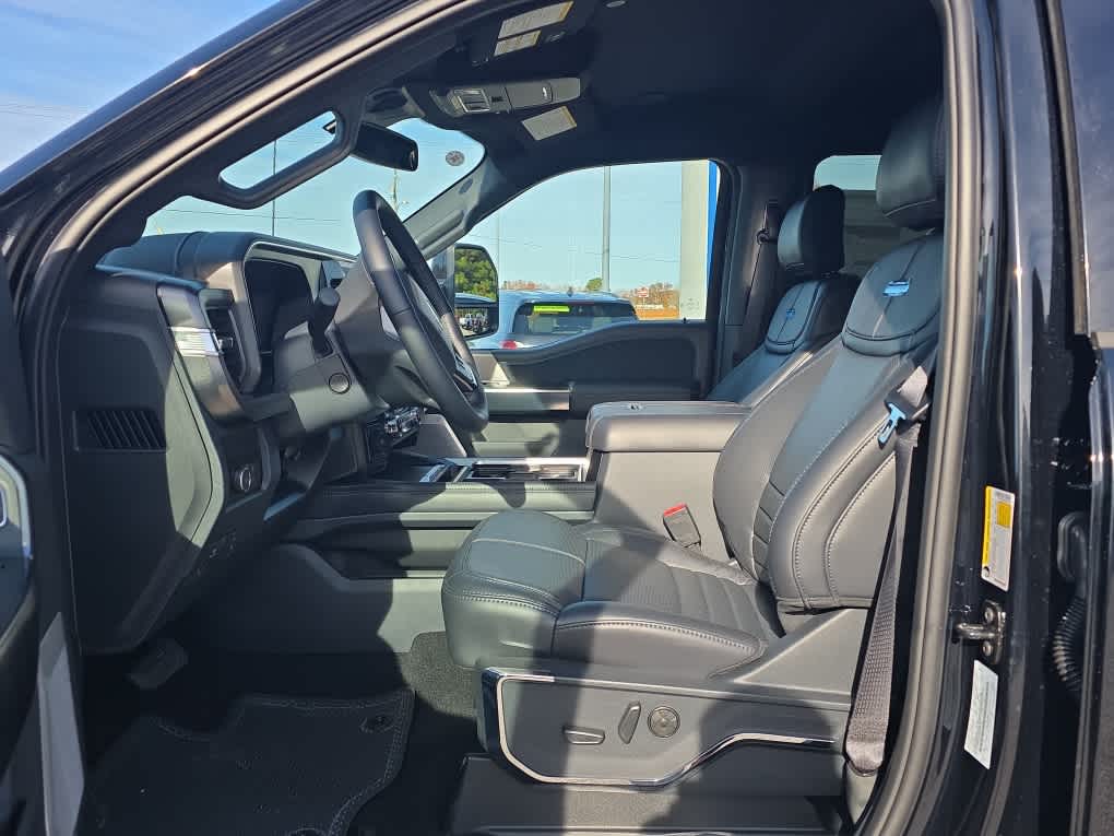 2026 Ford F-250 Super Duty Platinum - Photo 14