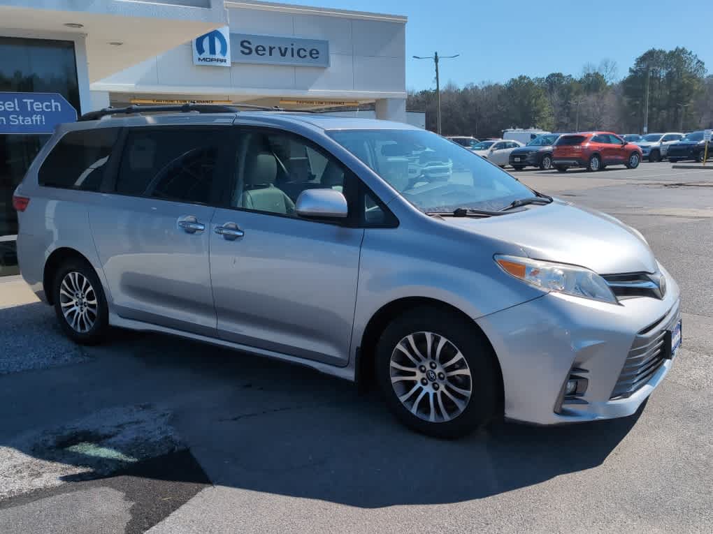 2018 Toyota Sienna XLE Premium 8-Passenger FWD