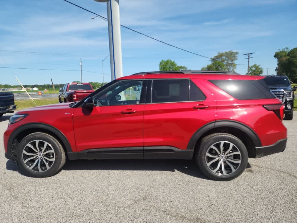 2025 Ford Explorer ST-Line photo 2