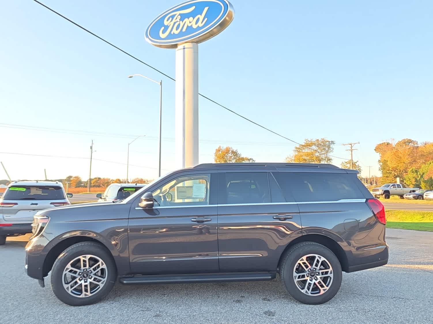 2025 Ford Expedition photo 2