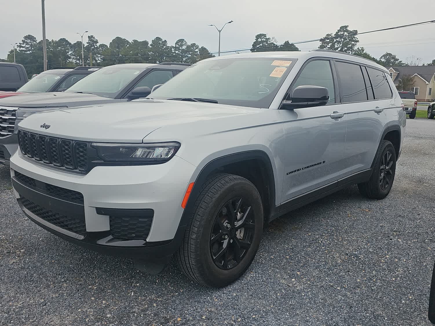 2024 Jeep Grand Cherokee Laredo photo 3