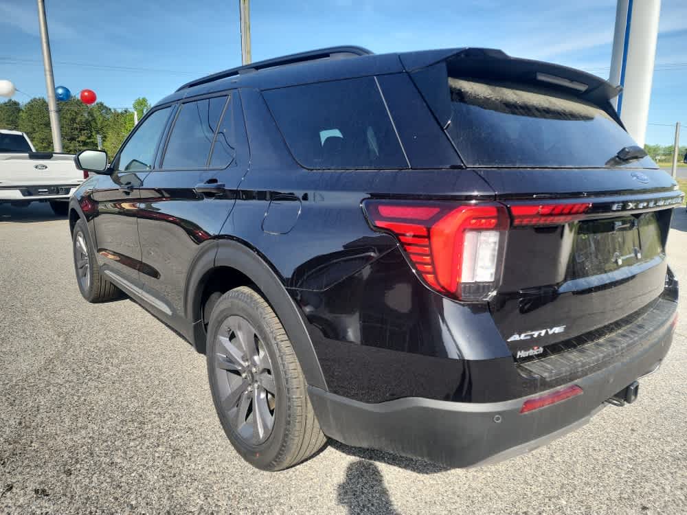 2025 Ford Explorer photo 3