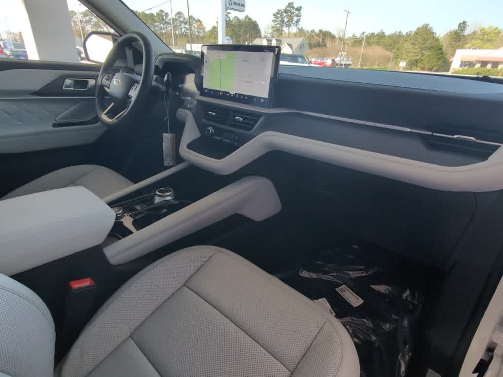 2026 Ford Explorer Platinum - Photo 18