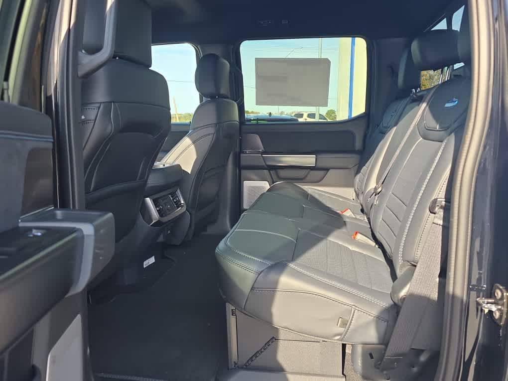 2026 Ford F-250 Super Duty Platinum - Photo 15