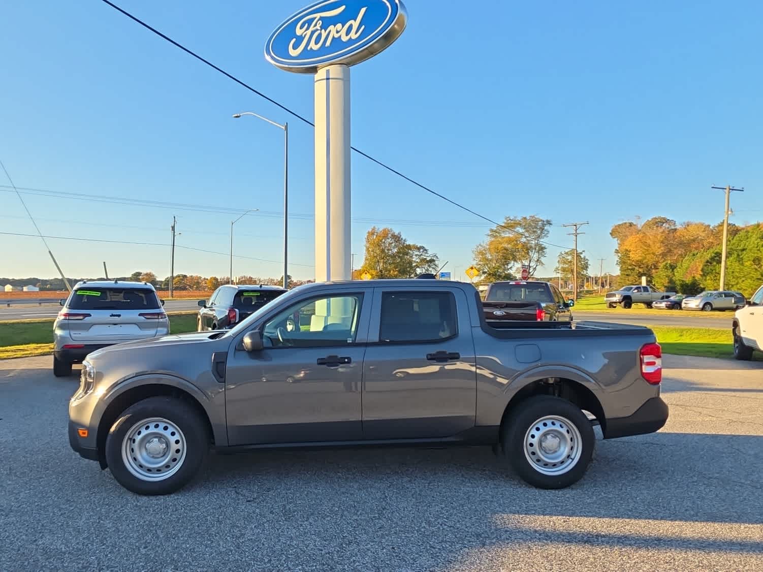 2025 Ford Maverick XL photo 2