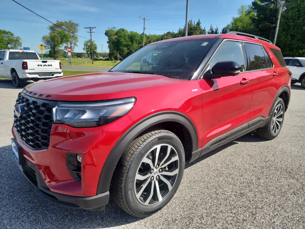 2025 Ford Explorer ST-LINE's photo