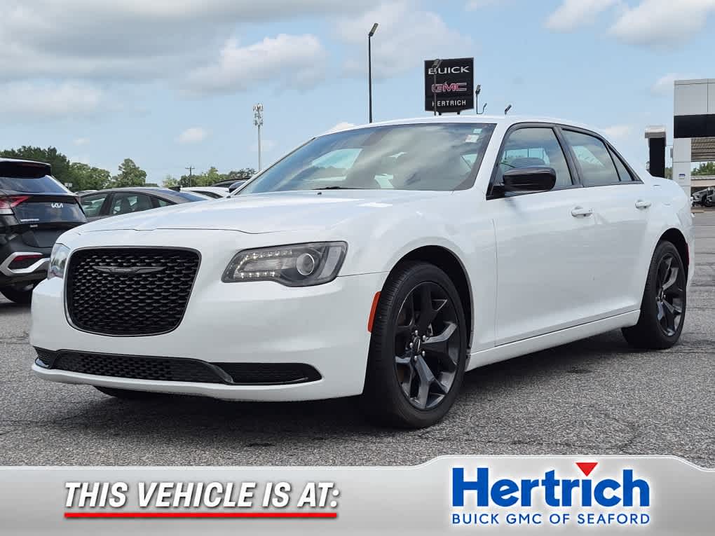 White 2023 Chrysler 300 Sedan Rear-Wheel Drive Automatic
