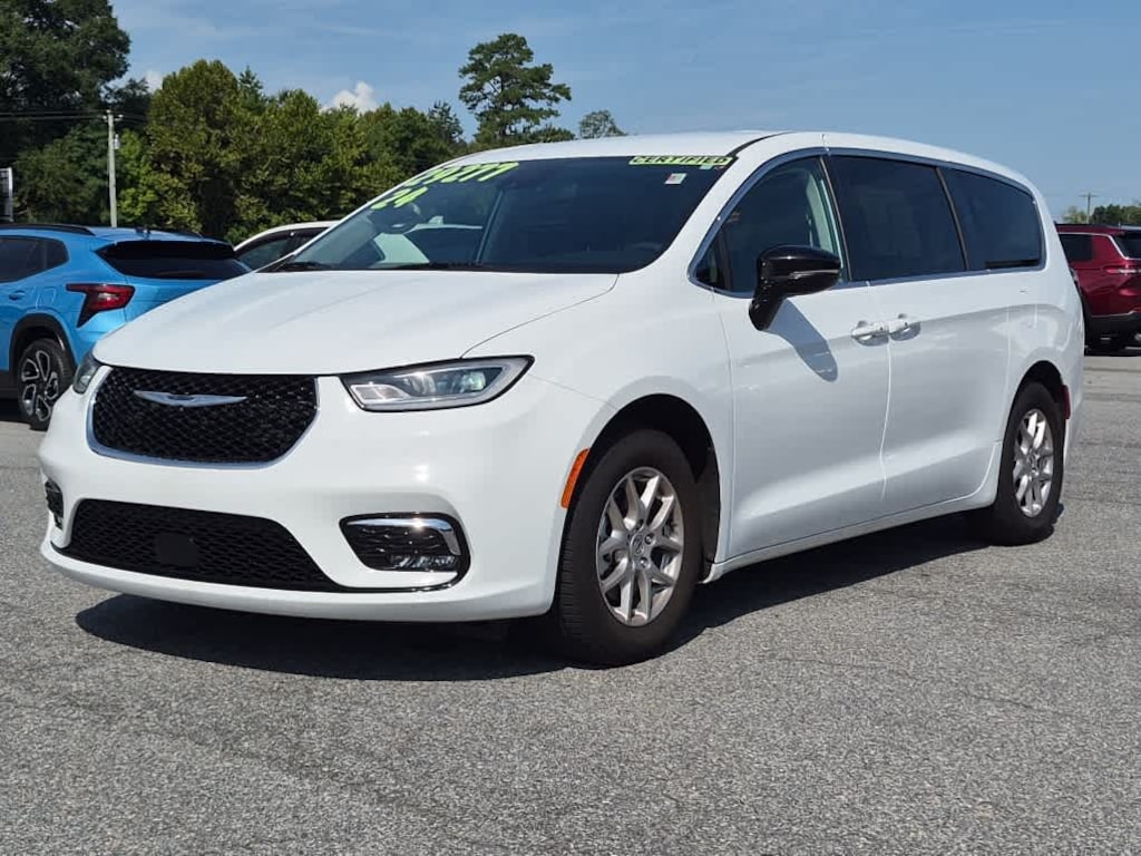Used 2024 Chrysler Pacifica Touring L