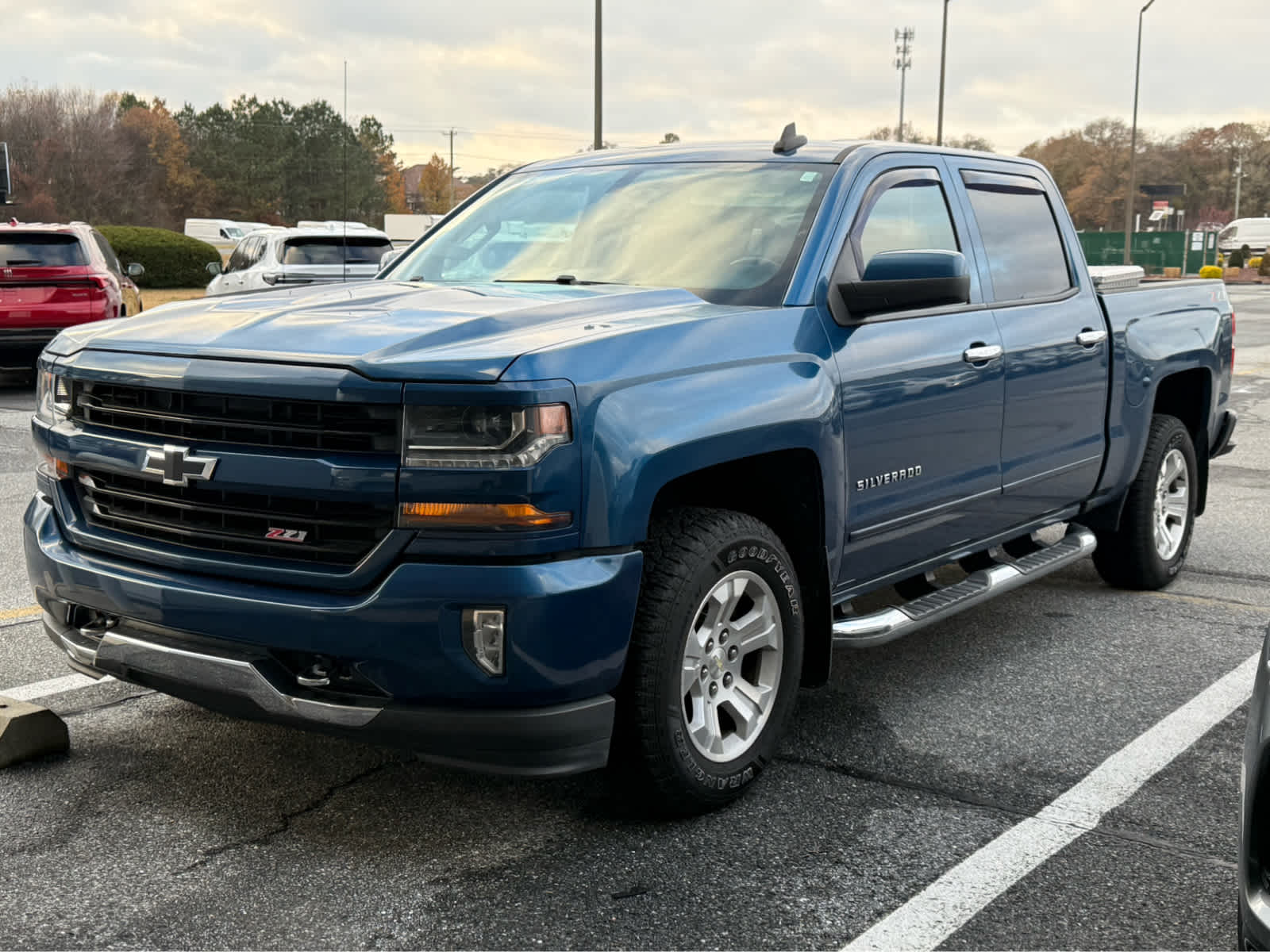 2018 Chevrolet Silverado 1500 LT photo 2