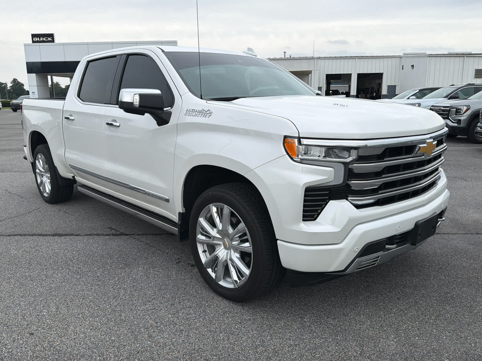 2024 Chevrolet Silverado 1500 High Country photo 3