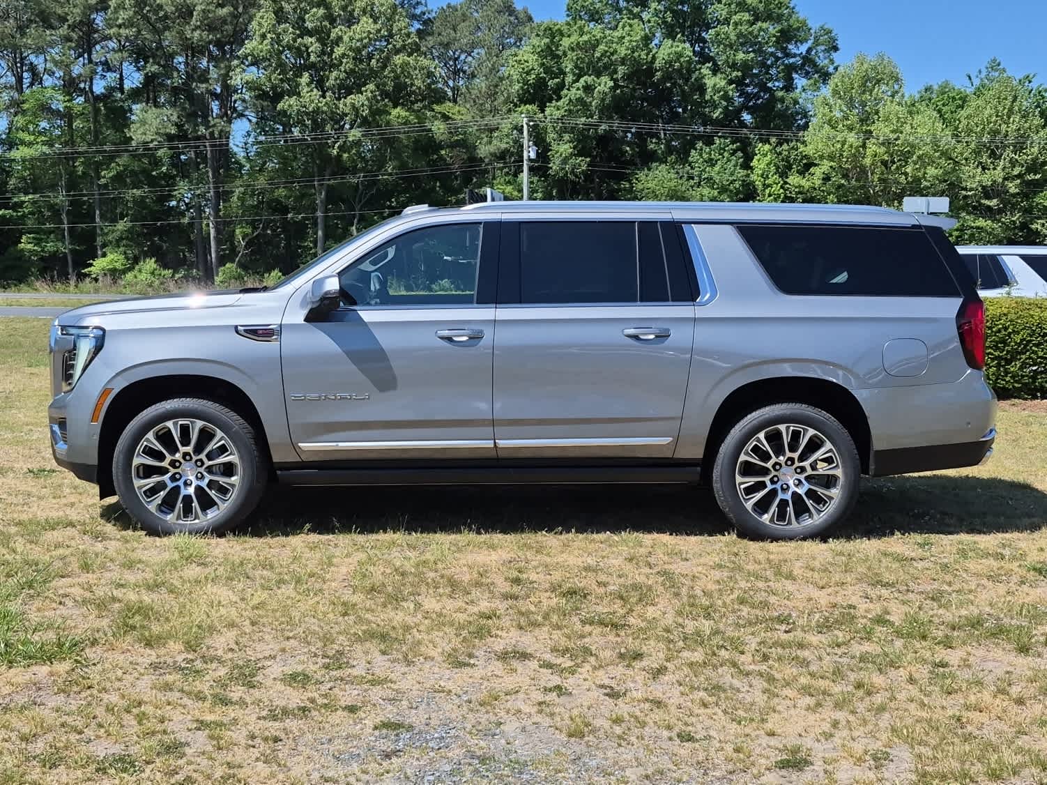 2026 GMC Yukon XL Denali - Photo 7