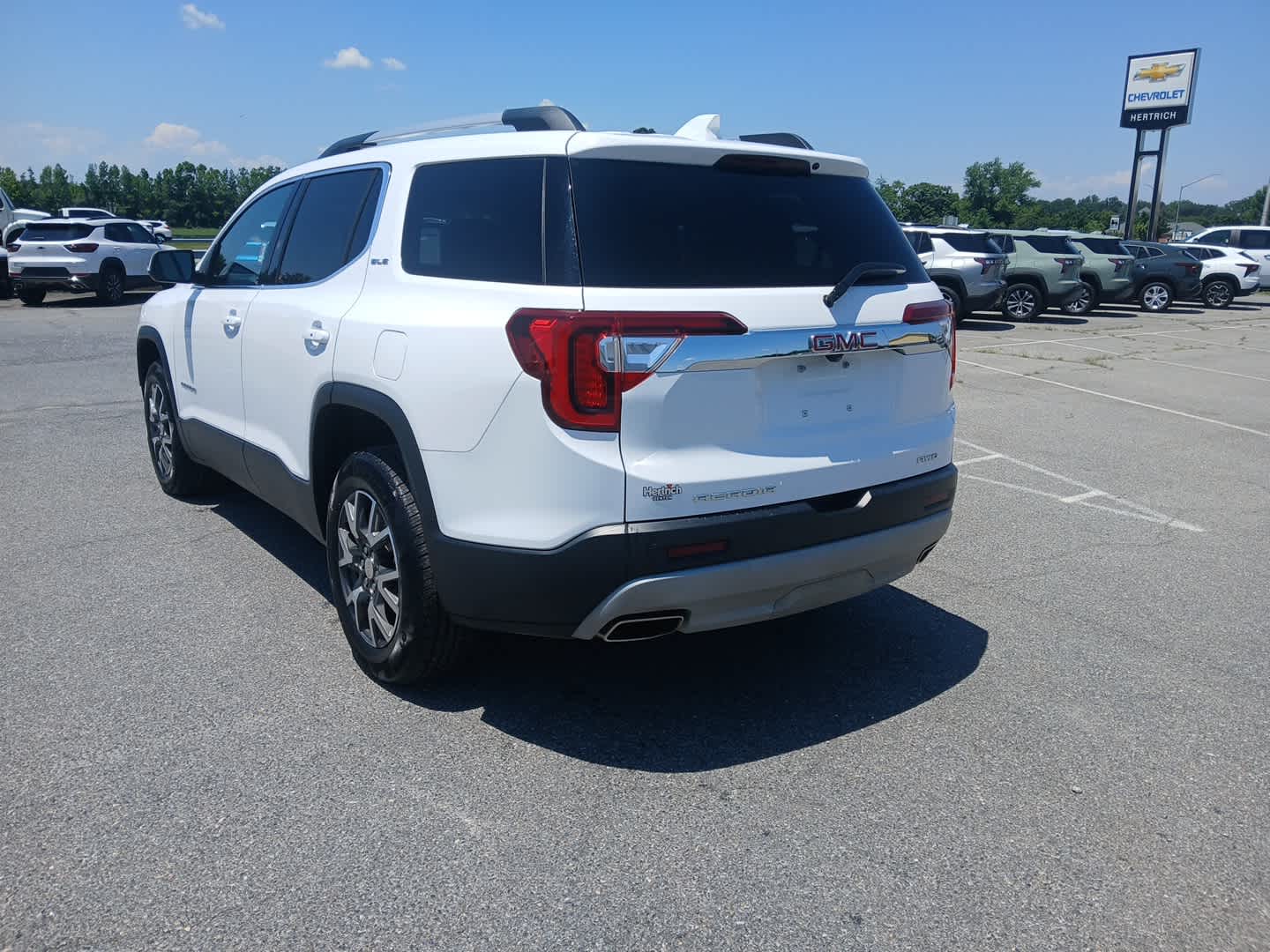 2022 Gmc Acadia SLE photo 3