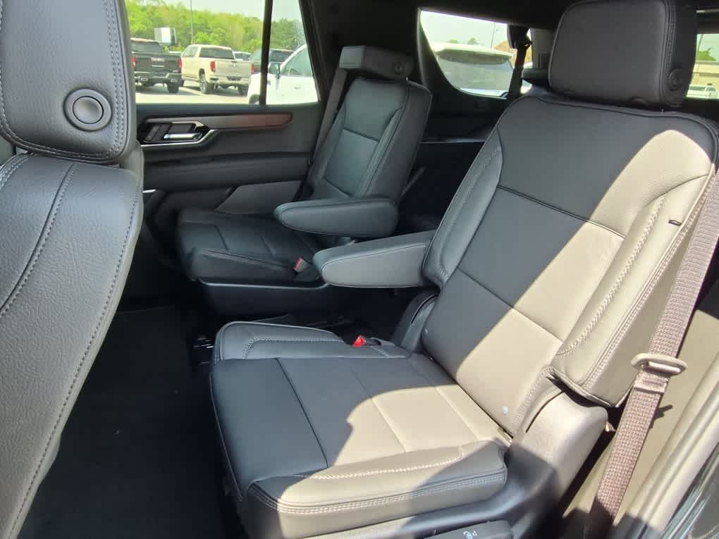 2026 GMC Yukon Denali - Photo 10