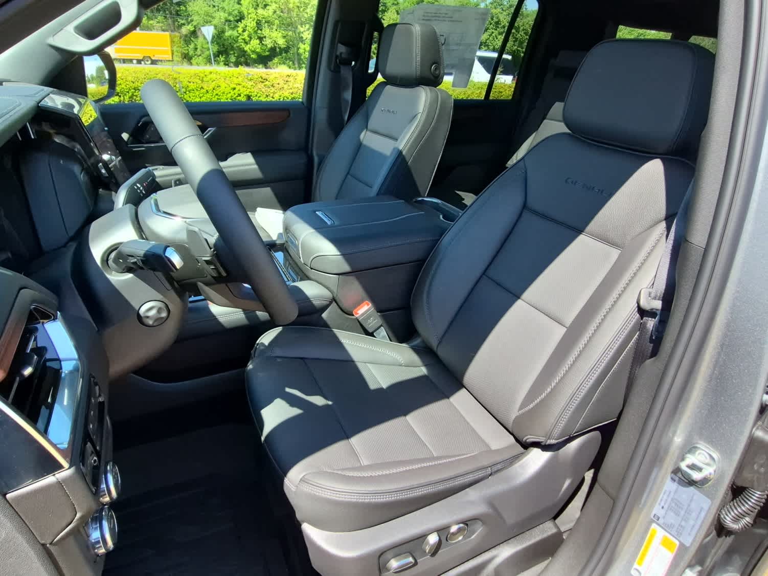 2026 GMC Yukon XL Denali - Photo 14