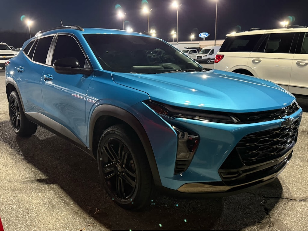 Used 2025 Chevrolet Trax Activ SUV