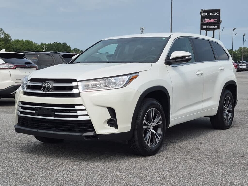 Used 2017 Toyota Highlander LE