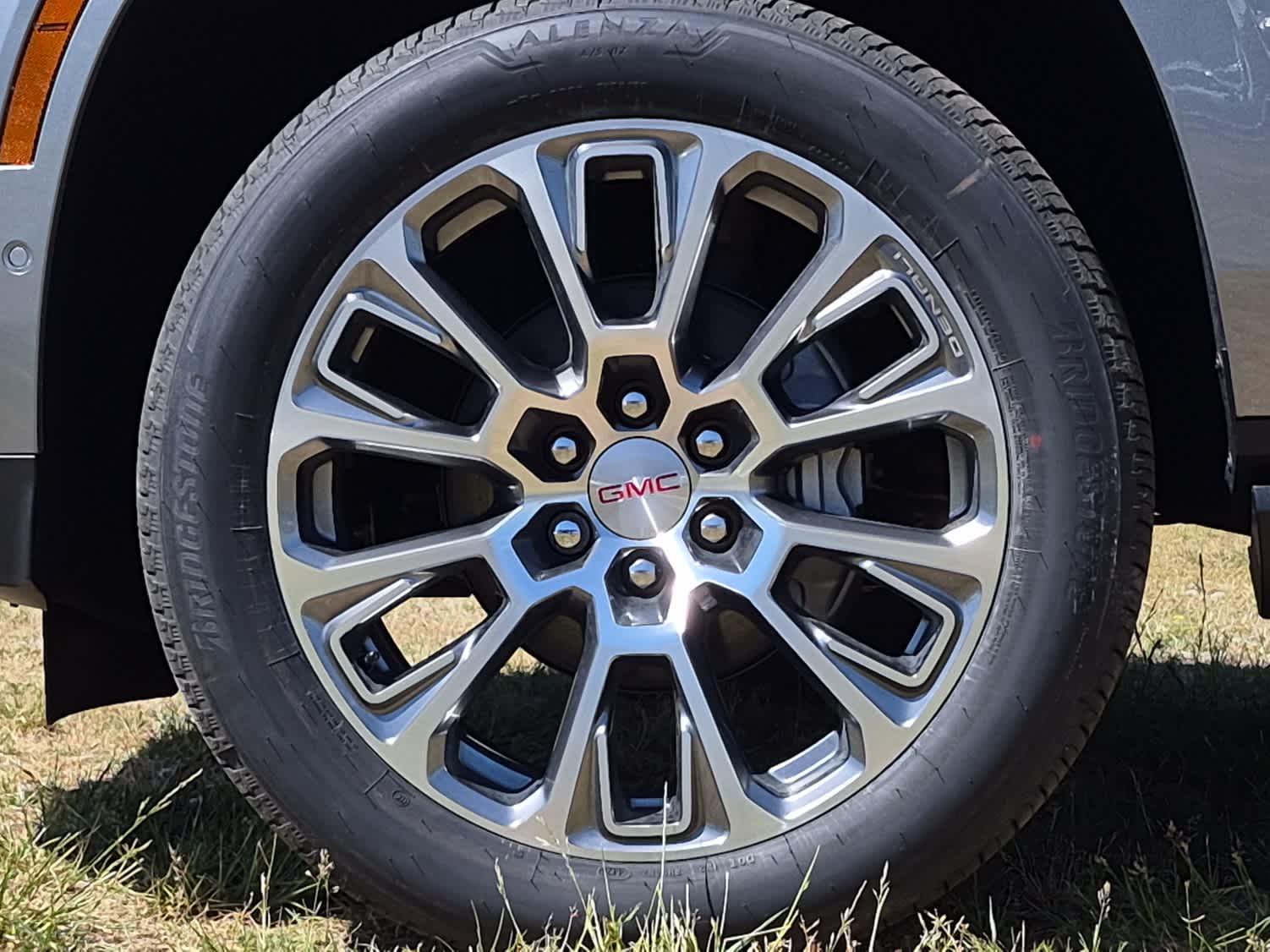 2026 GMC Yukon XL Denali - Photo 8