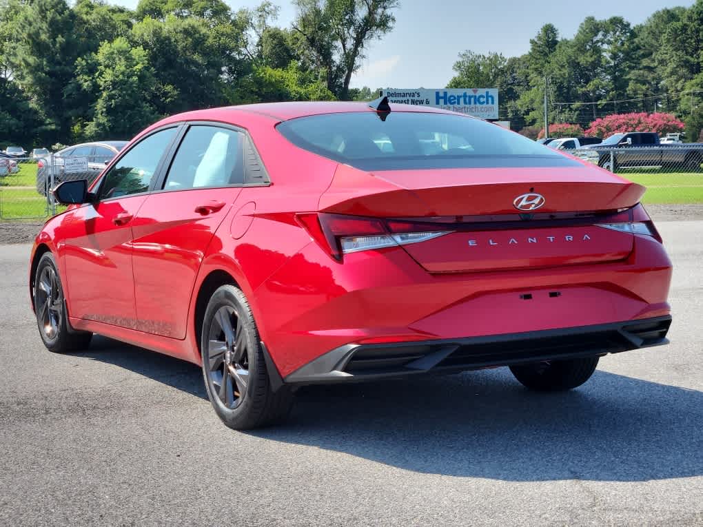 2023 Hyundai Elantra SEL photo 4