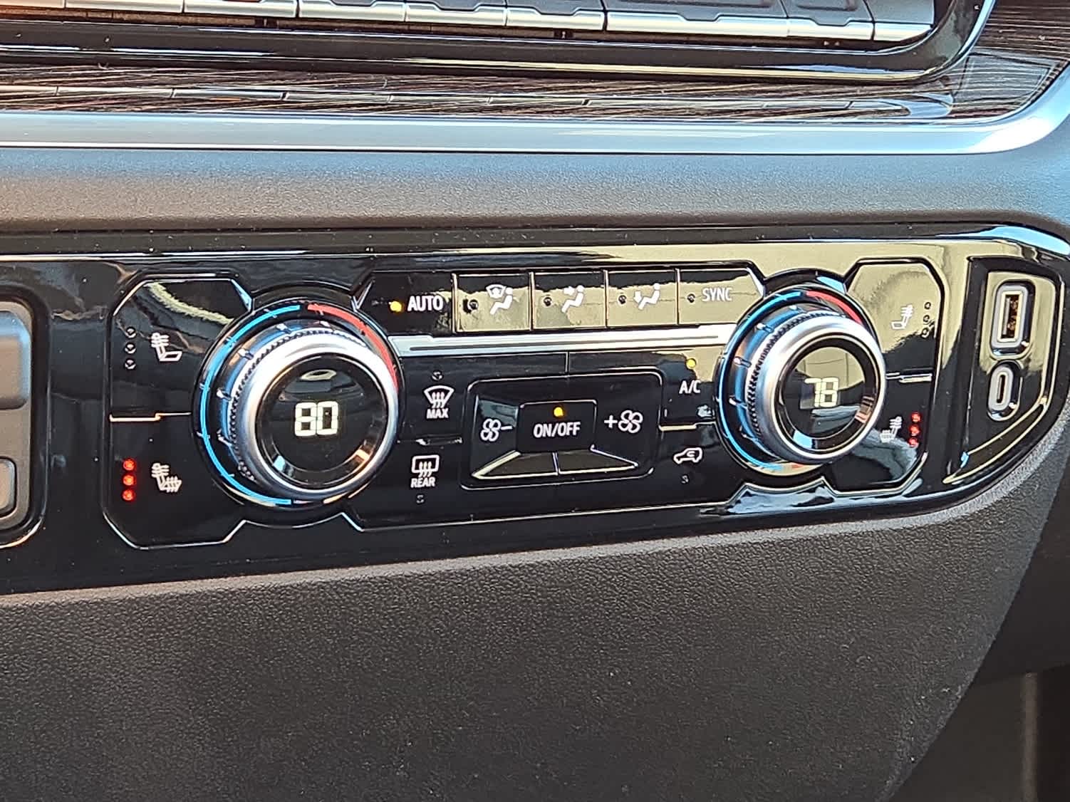 2026 GMC Sierra 1500 SLE - Photo 16