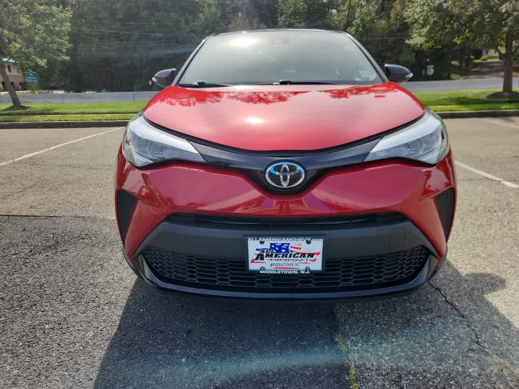 2022 Toyota C-HR XLE photo 2