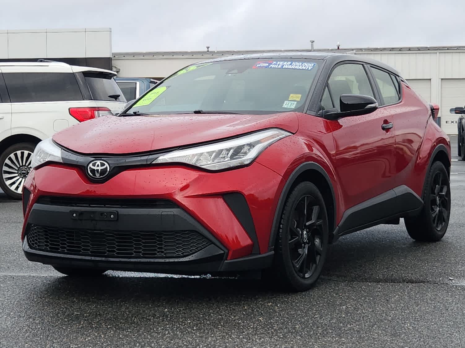 2022 Toyota C-HR XLE's photo