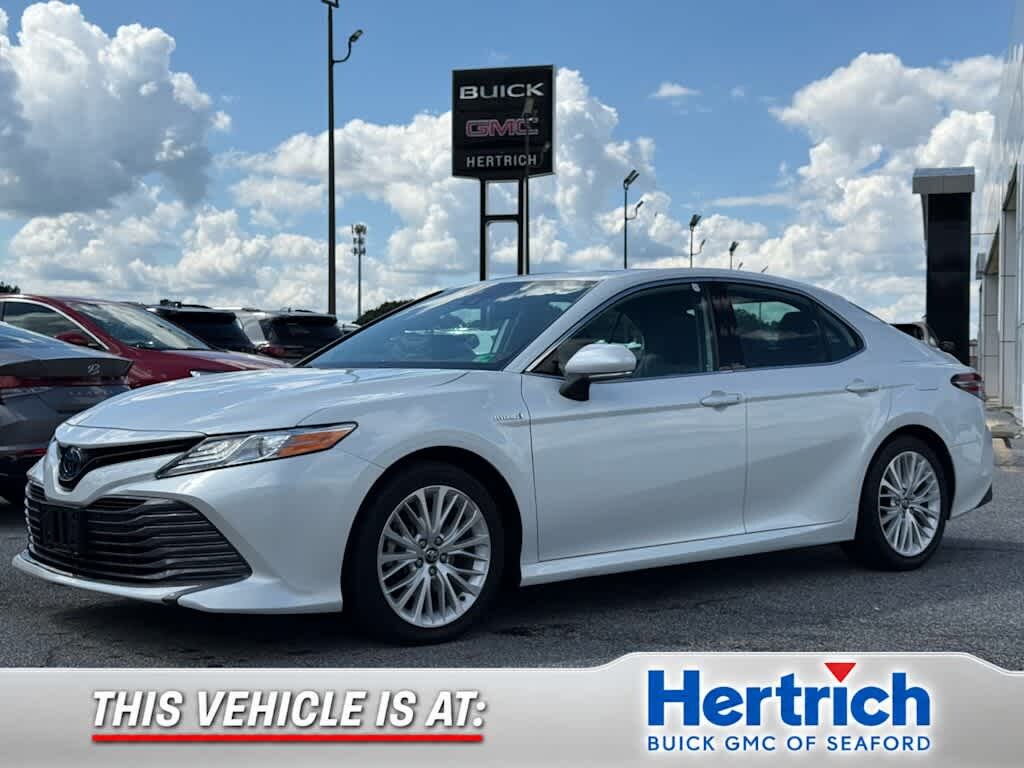 Used 2020 Toyota Camry Hybrid XLE