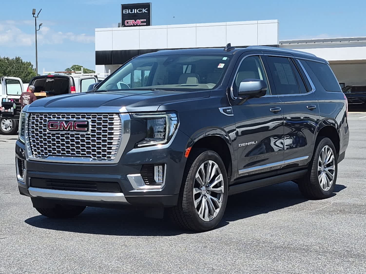 2021 GMC Yukon 4WD Denali's photo