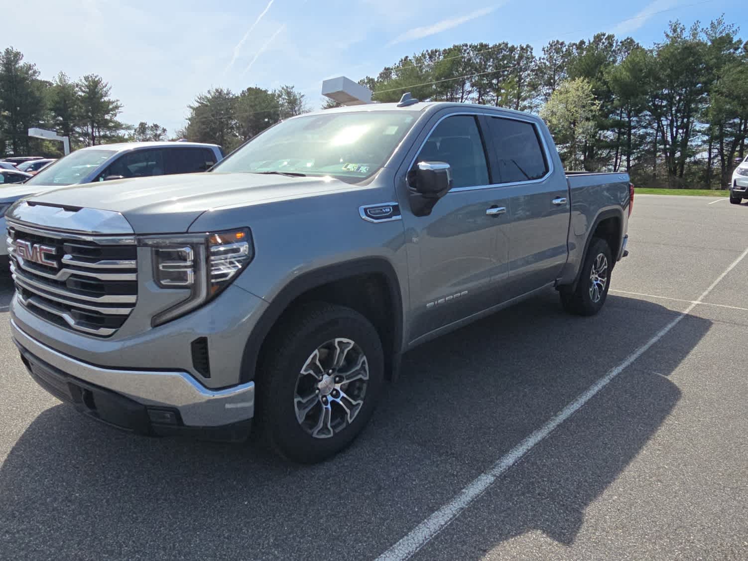 2025 GMC Sierra 4WD Crew Cab Short Box SLT's photo