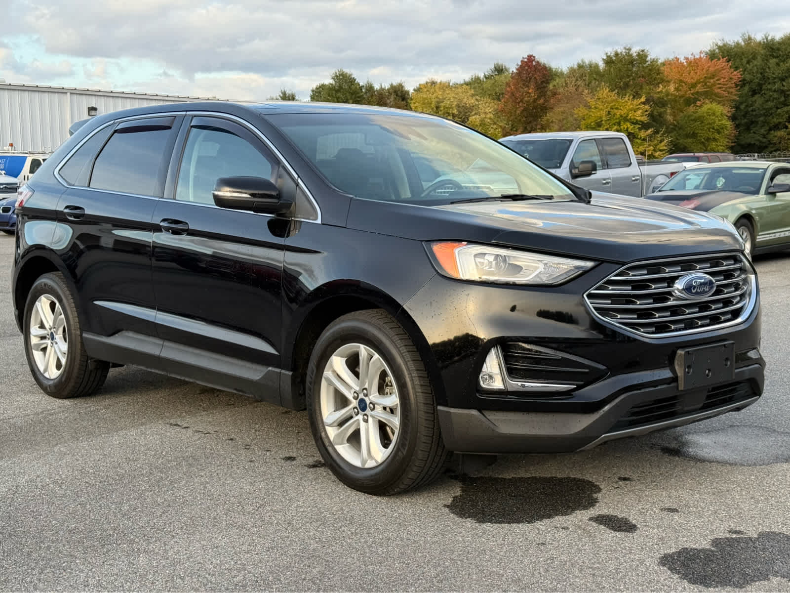 2020 Ford Edge SEL photo 2