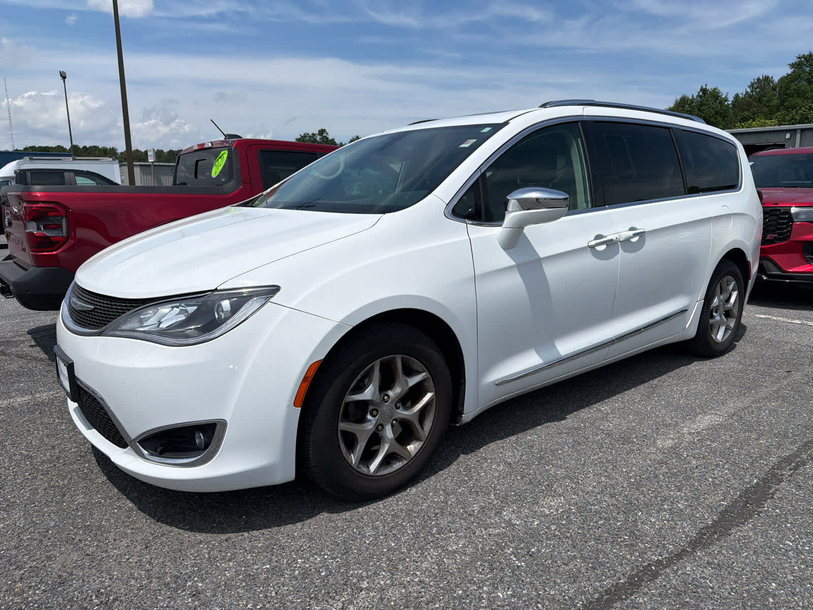 2019 Chrysler Pacifica Limited's photo