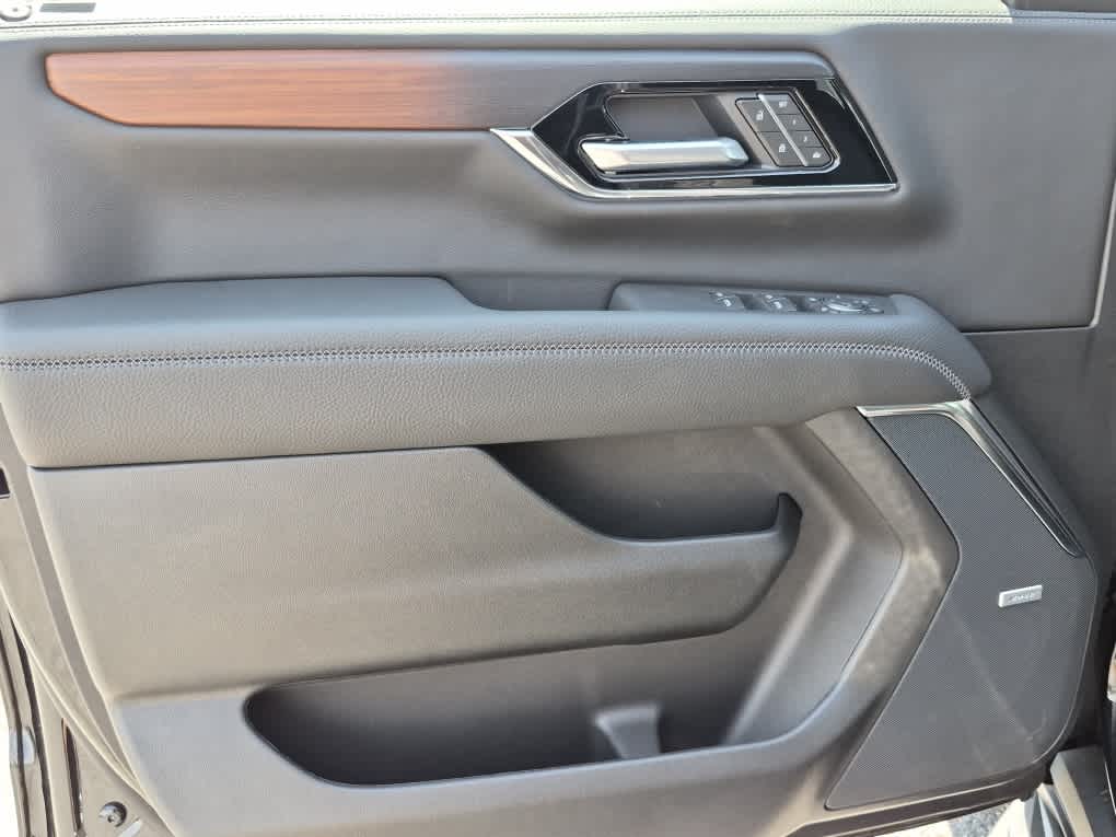 2026 GMC Yukon Denali - Photo 13