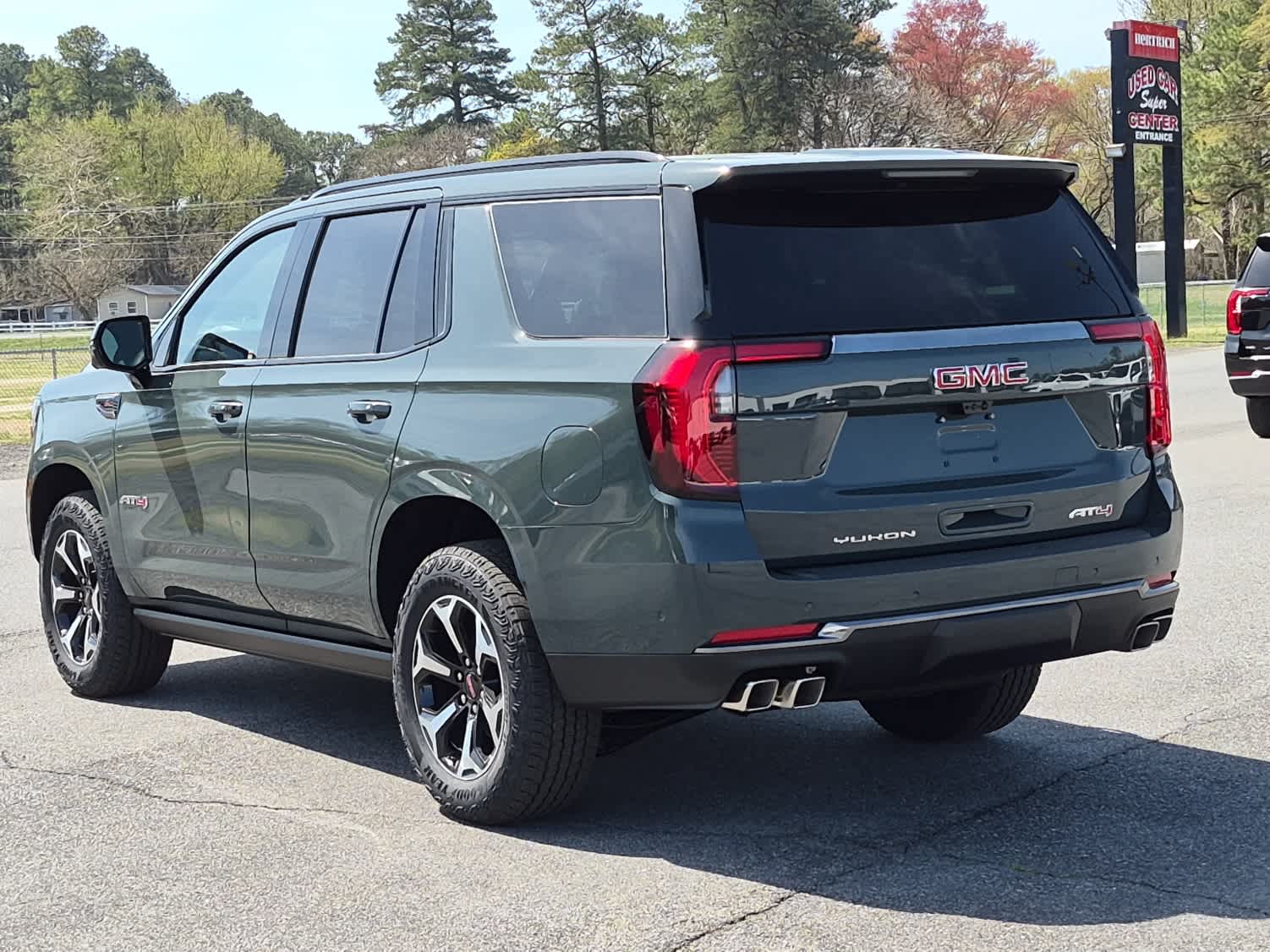 View vehicle photo 4