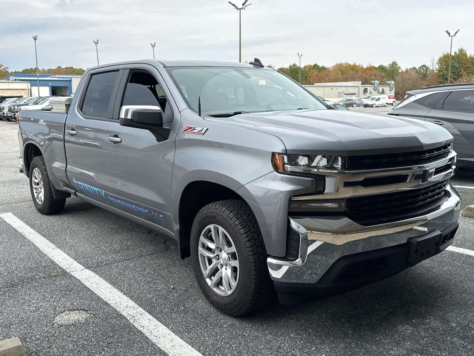 2021 Chevrolet Silverado 1500 LT photo 2