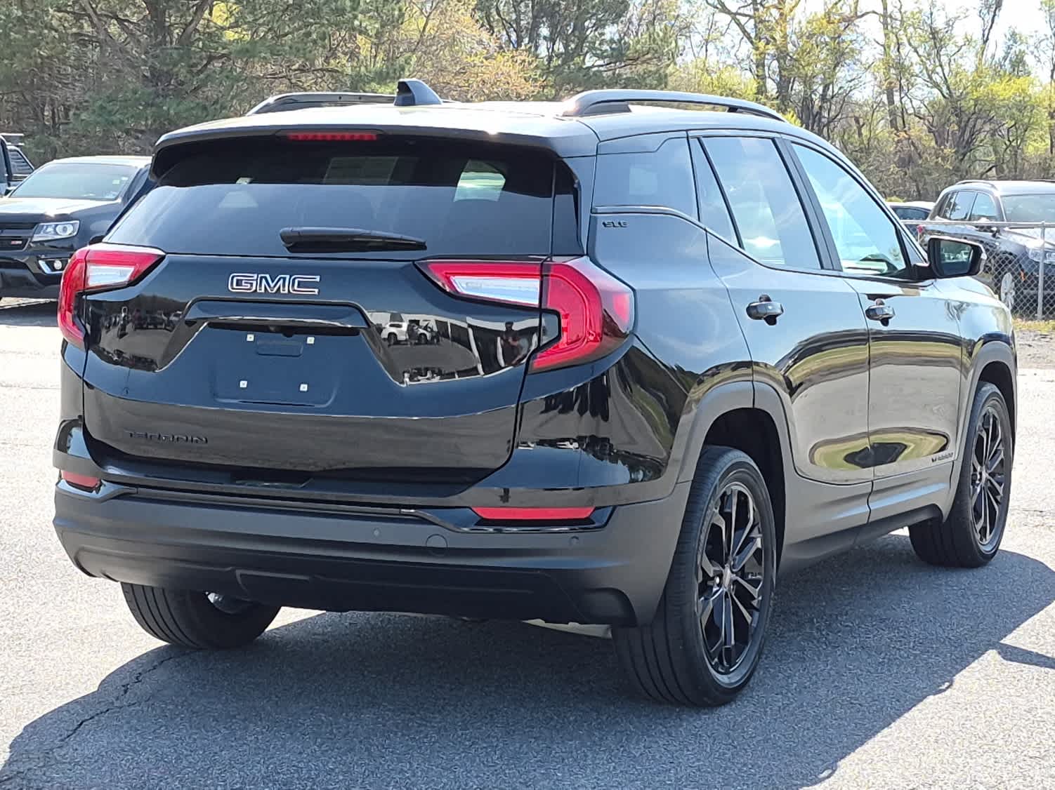 View vehicle photo 3