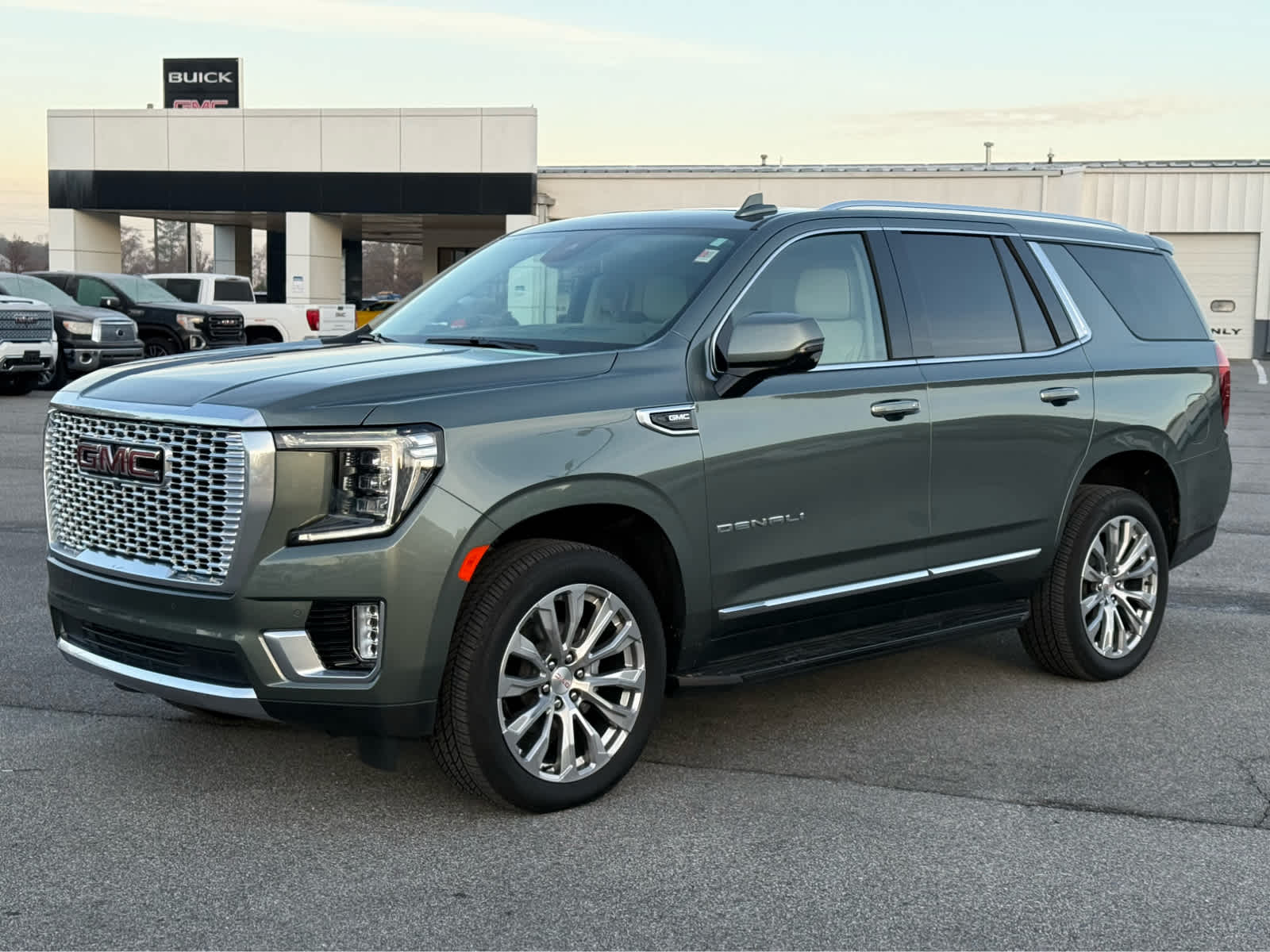 2024 GMC Yukon Denali's photo