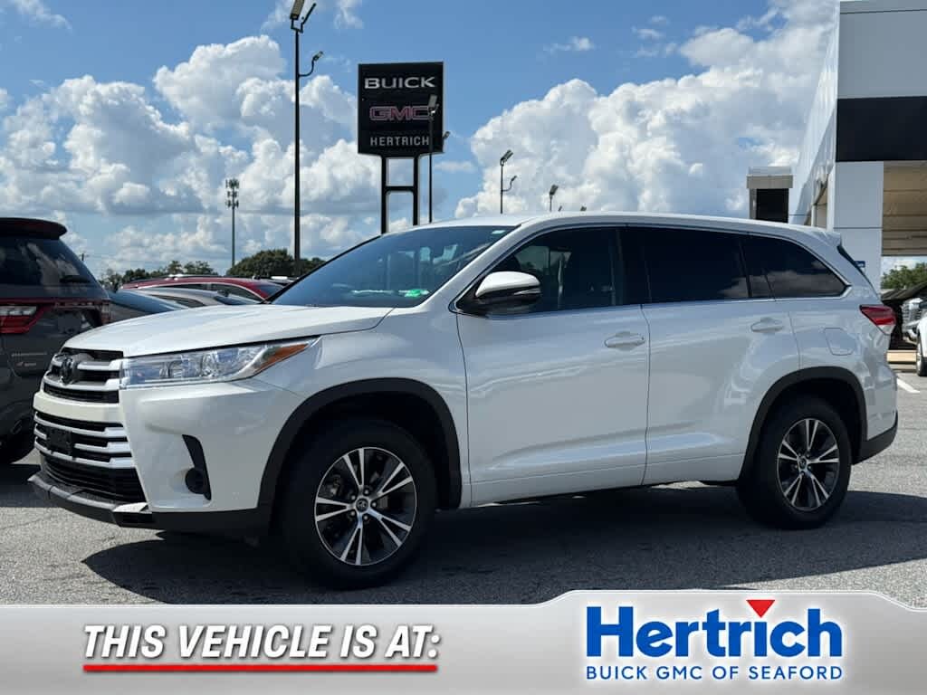 Used 2017 Toyota Highlander LE