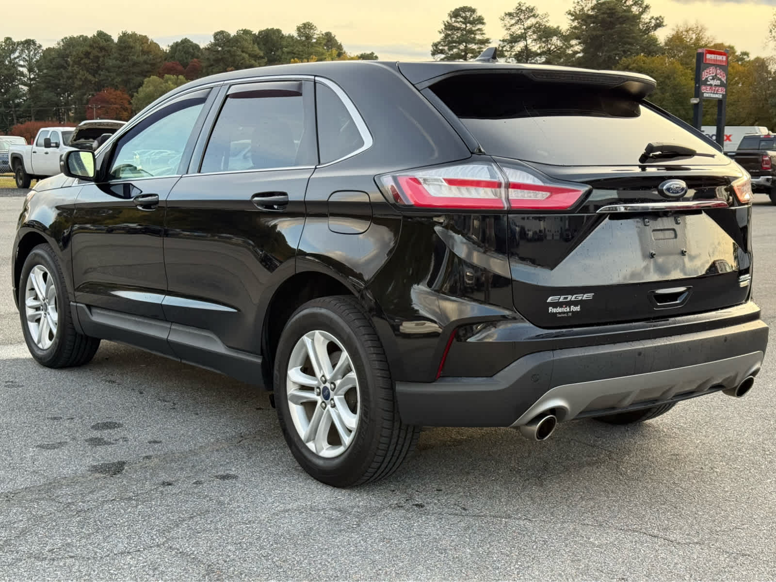 2020 Ford Edge SEL photo 4
