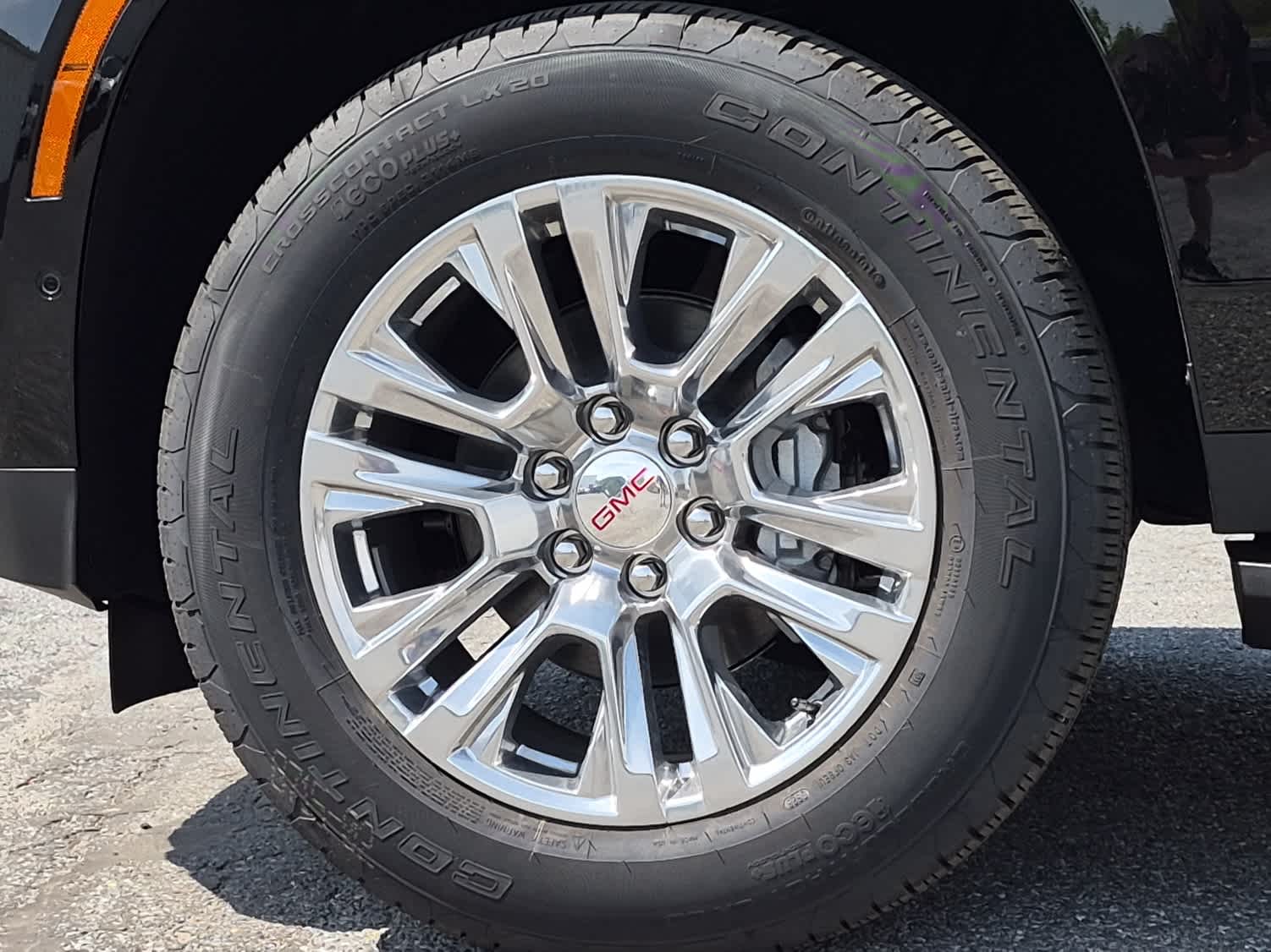 2026 GMC Yukon Denali - Photo 8