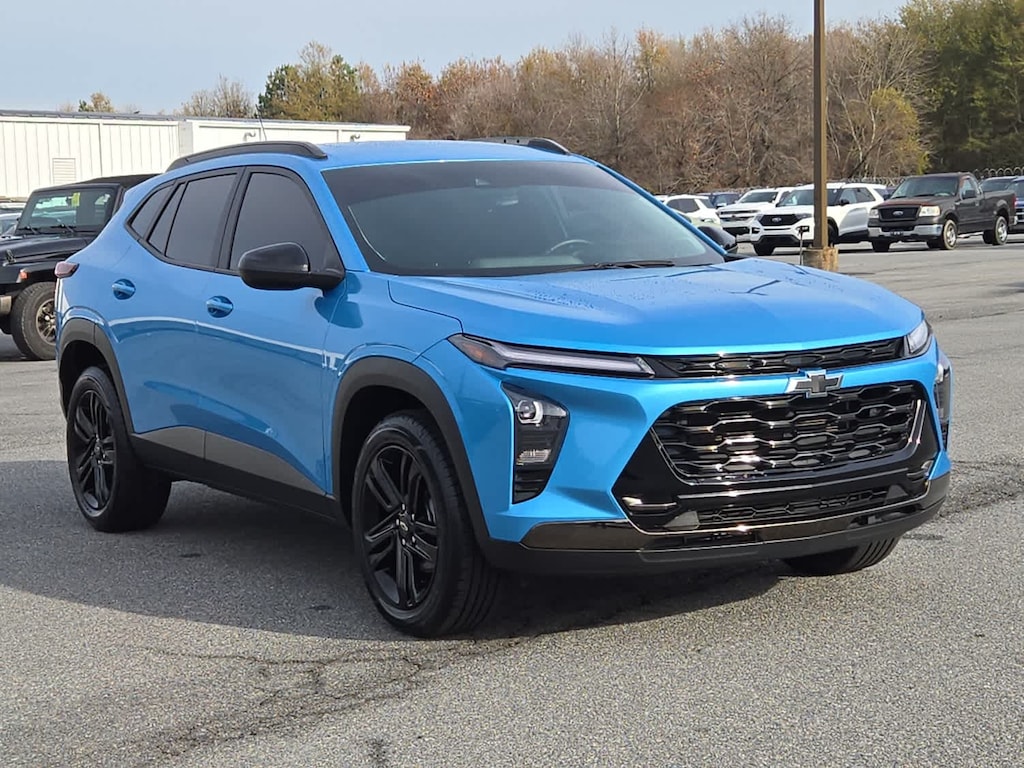 Used 2025 Chevrolet Trax Activ SUV